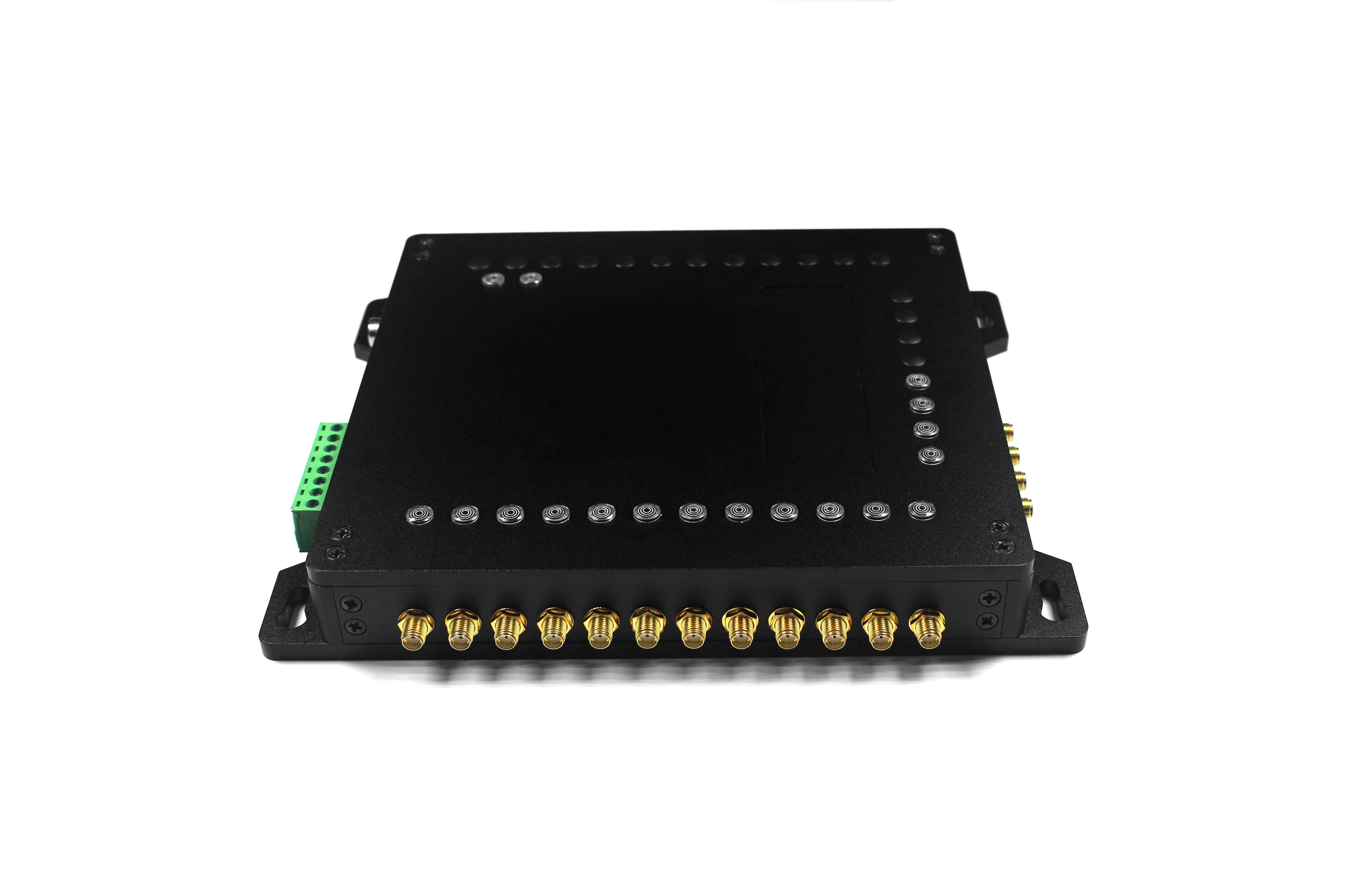 UHF RFID 8/16-Port Reader – view 2